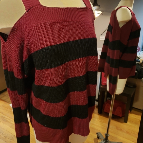 Macy's sweater w tags - Picture 3 of 4